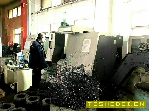 出售:苏州纽威NL504SA车床、加工长度1米、加工直径500、六鑫8工位刀塔,11.
