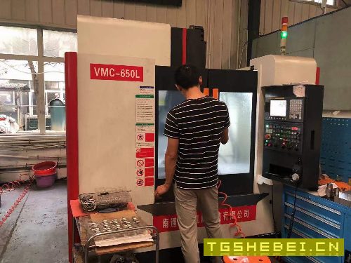 低价出售650加工中心一台