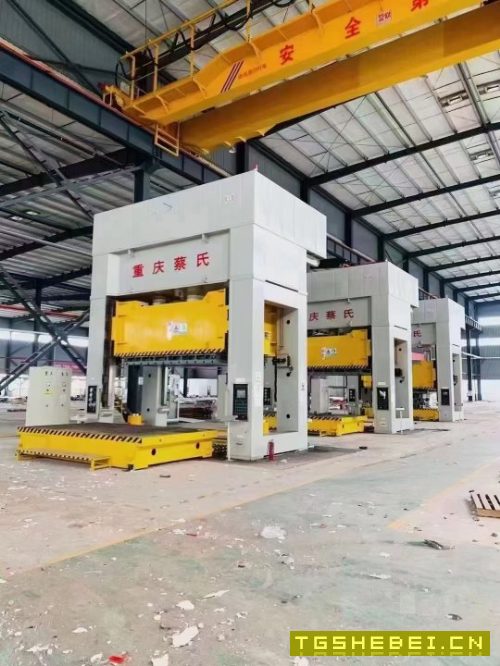 工厂搬迁急售,三台全新液压机(800吨一台,630两台)安装未使用过,工厂在.
