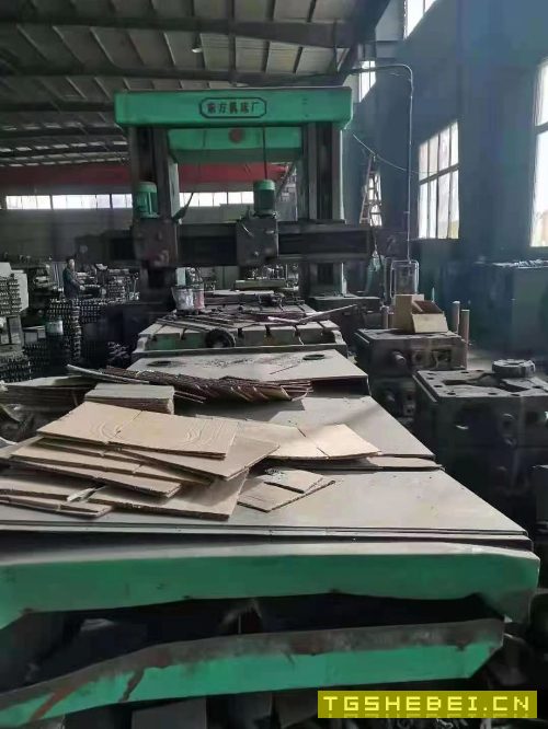 出售上海东方红龙门铣床一台
