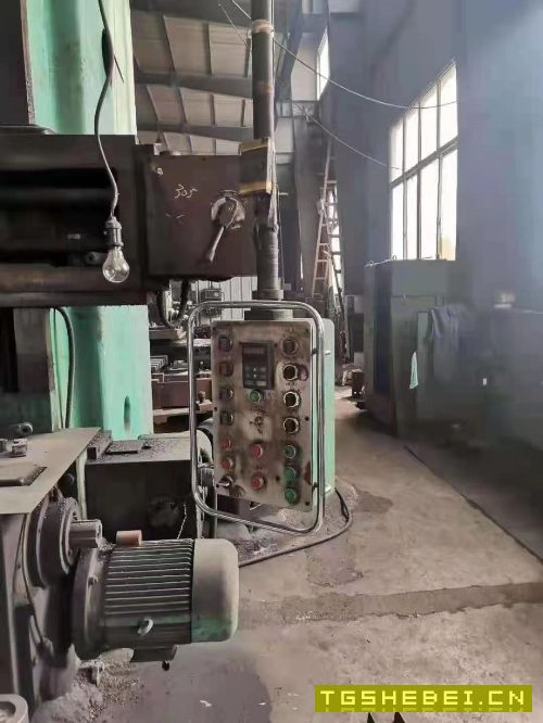 出售上海东方红龙门铣床一台