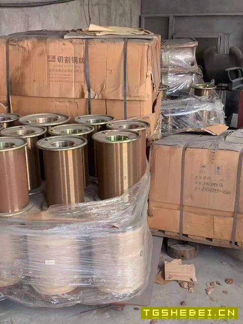 供:硅片,宝石切割钢丝每吨新价5.5万,现在每吨1万,总共32吨,不零售有直.