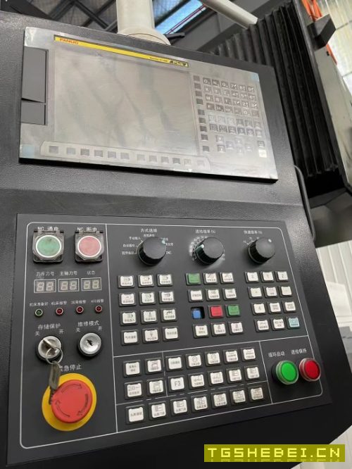 9.9成新纽威4米龙门。工作台2米4米，门宽2.8米，Y轴行程3.2米，方滑枕，齿.