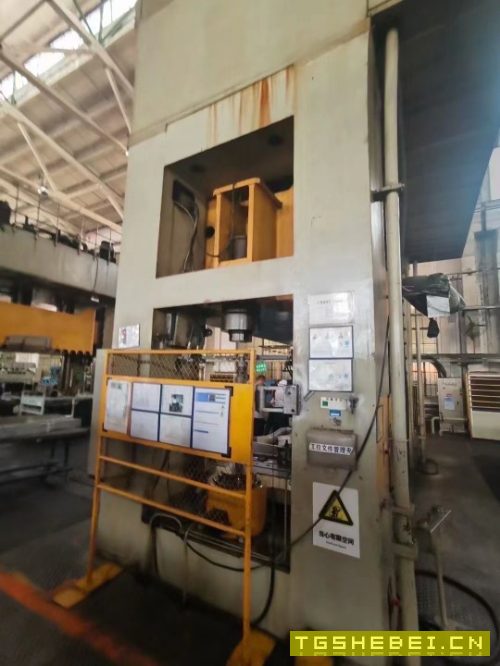 天锻1200吨液压机，2米4米2台面