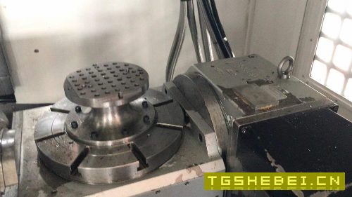 出售：江苏厚道1160带五轴的加工中心