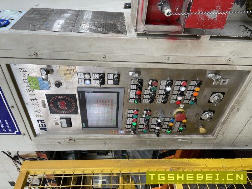 济南二机800吨双点一台,2014年产,台面38001800,侧移双工作台,行程800,.
