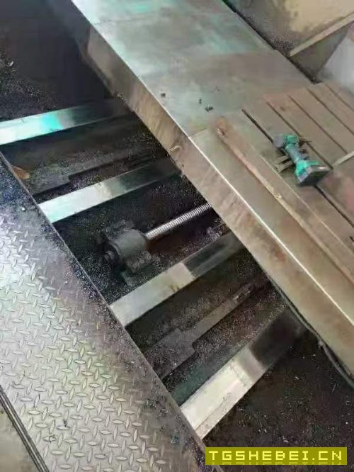 鼎泰1890加工中心一台