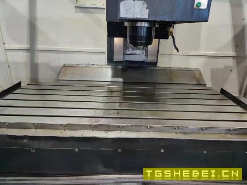 出售:2015年友佳825重型模具机一台，发那科OI-MD系统，阿尔法电机驱动，BT5.