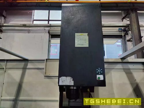 出售:2015年友佳825重型模具机一台，发那科OI-MD系统，阿尔法电机驱动，BT5.
