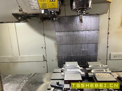 出售：同款两台精品哈挺GX1000PIUS加工中心、三轴行程1020540540，线轨、发.