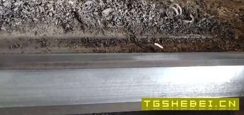 出售：大连61502000车床，机器安装少用，导轨很亮。