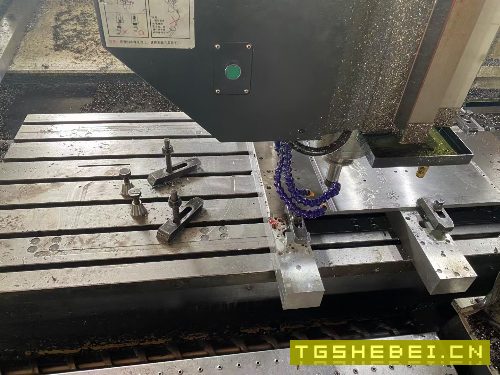 刚刚买下昆山雅力士2512龙门加工中心