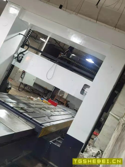 出售：新机北京机床龙门铣，工作台1.64米。过宽2.3米。