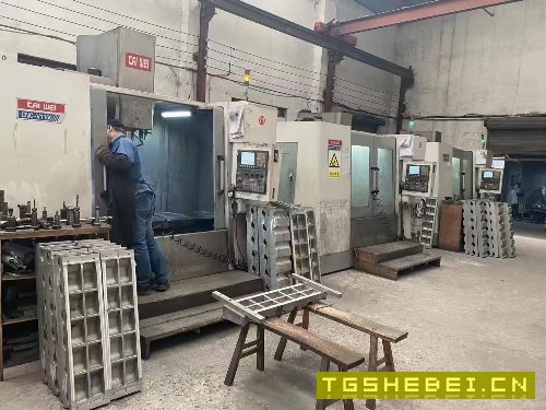 出售:同款三台台伟1160立式加工中心