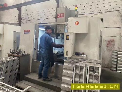 出售:同款三台台伟1160立式加工中心