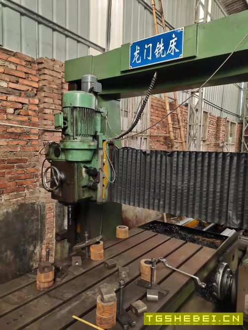 出售，龙门铣床，龙门宽1560，长度3米，高度1米，工作台9003000。