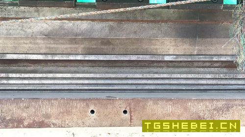 出售：中海重型100吨4000折弯机一台。