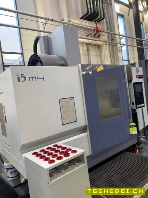 售精品ⅰ5M4.8立式加工中心BT50主轴带排屑器少用.