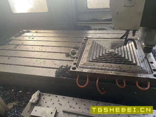 出售:厚道2516数控龙门加工中心一台