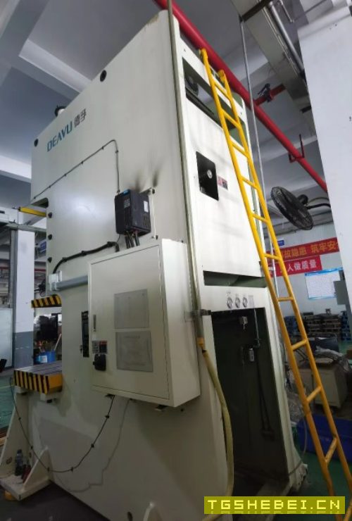 2台200吨德孚冲床