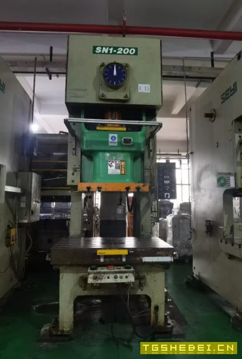 三台200T协易冲床