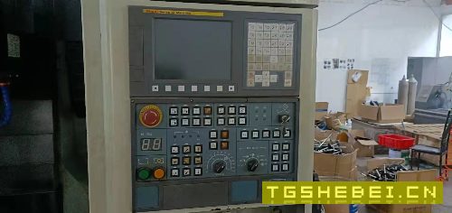 出售:2015年维达7132立式加工中心，硬轨。
