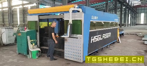 3300瓦多模激光器宏山4020H包围交换台激光切割机.