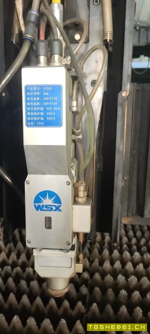 3300瓦多模激光器宏山4020H包围交换台激光切割机.