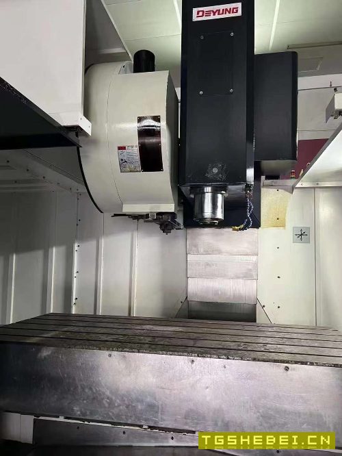 出售：苏州德扬1890加工中心一台