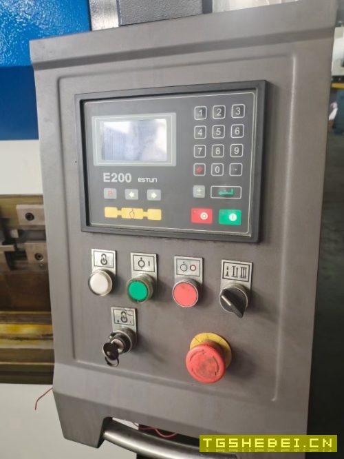 出售南通利王WF67K-100T/2500数控折弯机