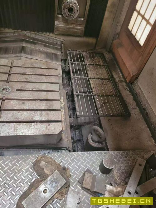 出售:2015年产浙江日发800单工位卧式加工中心一.
