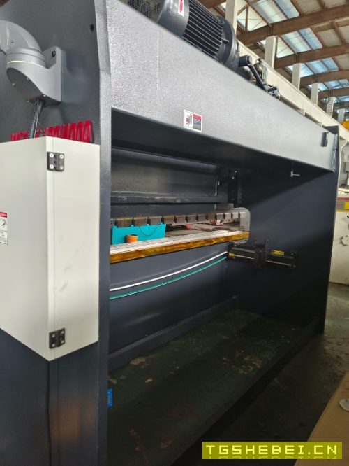 出售中亚WF67K-100T/4000数控折弯机