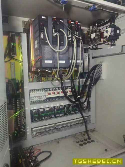 品牌：海天精工VMC-1000模具机（三台同款）