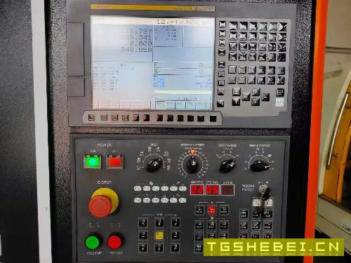 出售:华群850加工中心一台,2020年带235四轴