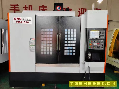 出售:华群850加工中心一台,2020年带235四轴