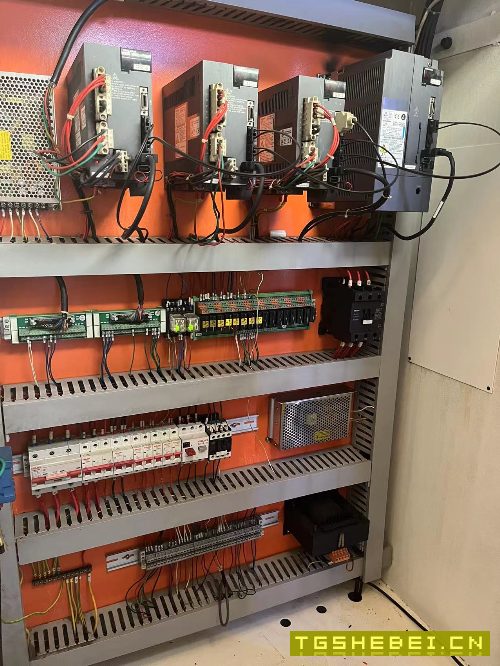 鼎泰850三轴硬轨模具机加工中心