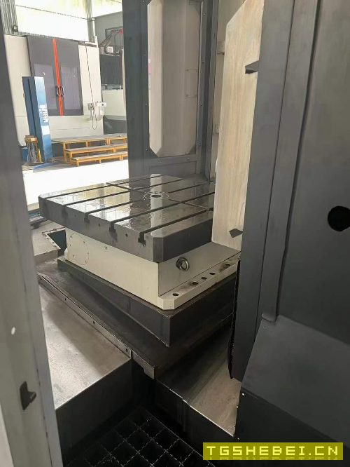 出售:威海华东800单工作台卧加,机器9成新,台.