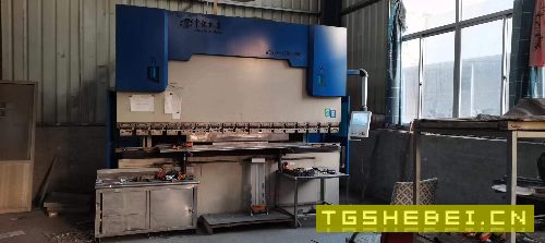 出售：170吨中铁数控折弯机，模具齐全
