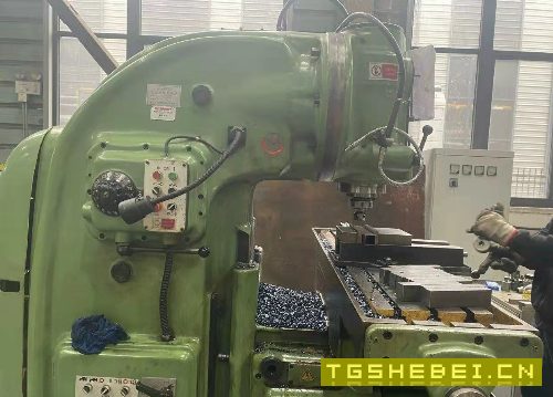 北京400K铣床一台