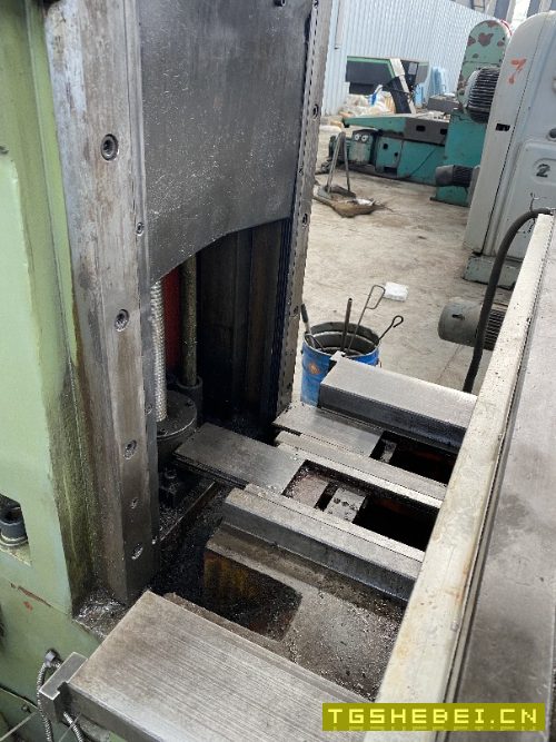 低价出售南通精育床身铣床xv1600洛阳仓库提货工作台22.