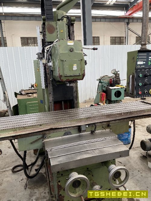 低价出售南通精育床身铣床xv1600洛阳仓库提货工作台22.