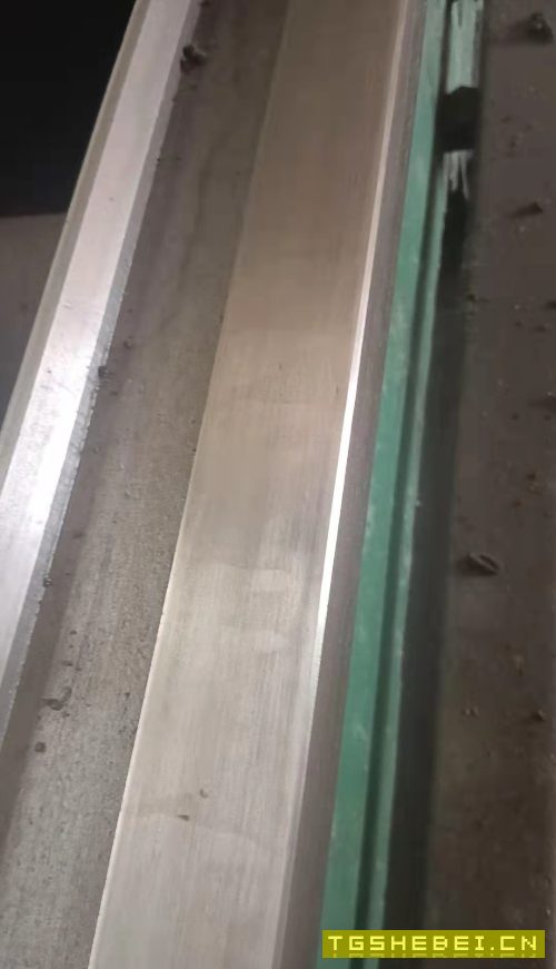 金岭6163乘7米普车
