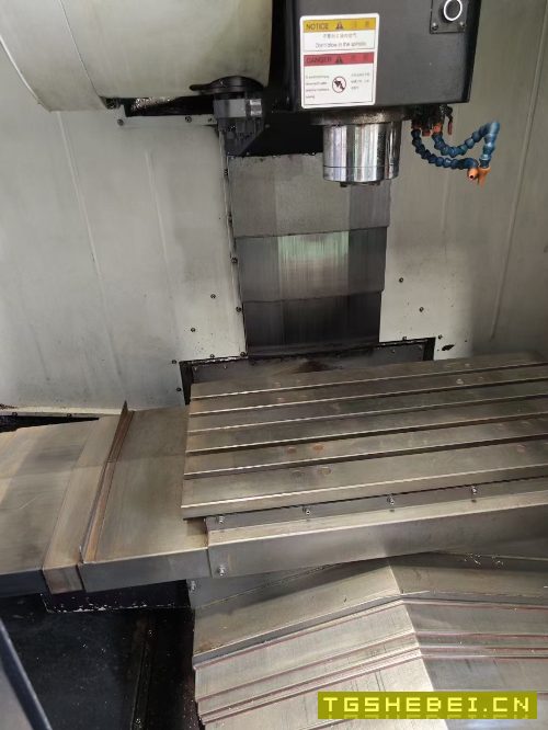 国盛855重型加工中心,工作台1050×500行程85.