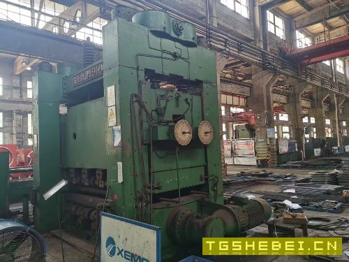 出售：2006年长治锻压CDW43S-20X2500九辊板料校平机一.