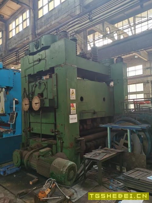 出售：2006年长治锻压CDW43S-20X2500九辊板料校平机一.
