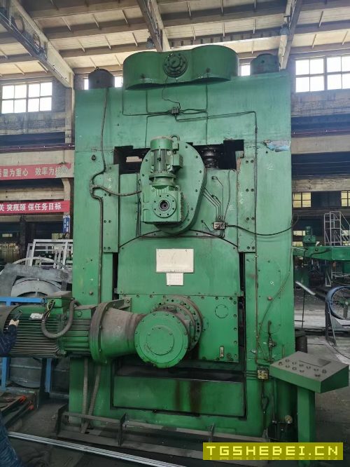 出售:2006年长治锻压CDW43S-20X2500九辊板料校平机一.