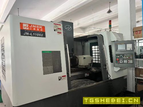刚到江南1160加工中心，发那克系统带USB的，两线一硬.