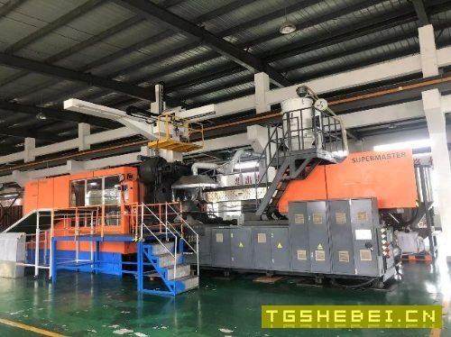 在位出售震雄2200注塑机