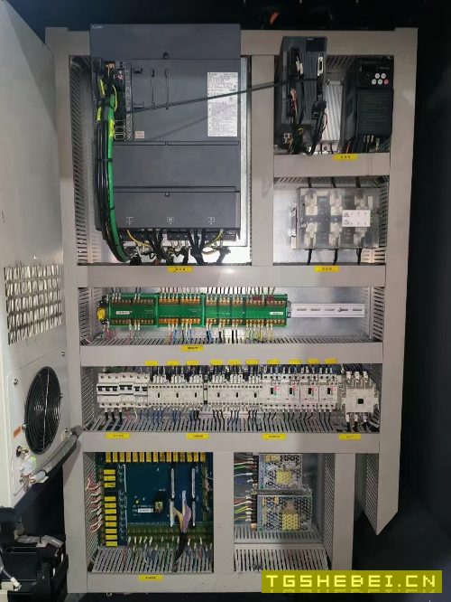 2021年河海855加工中心,三菱m80系统,带古田250四轴.