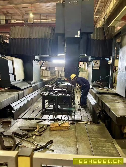 出售!精品台湾乔福8米动粱龙门加工中心。工作台2x8米.
